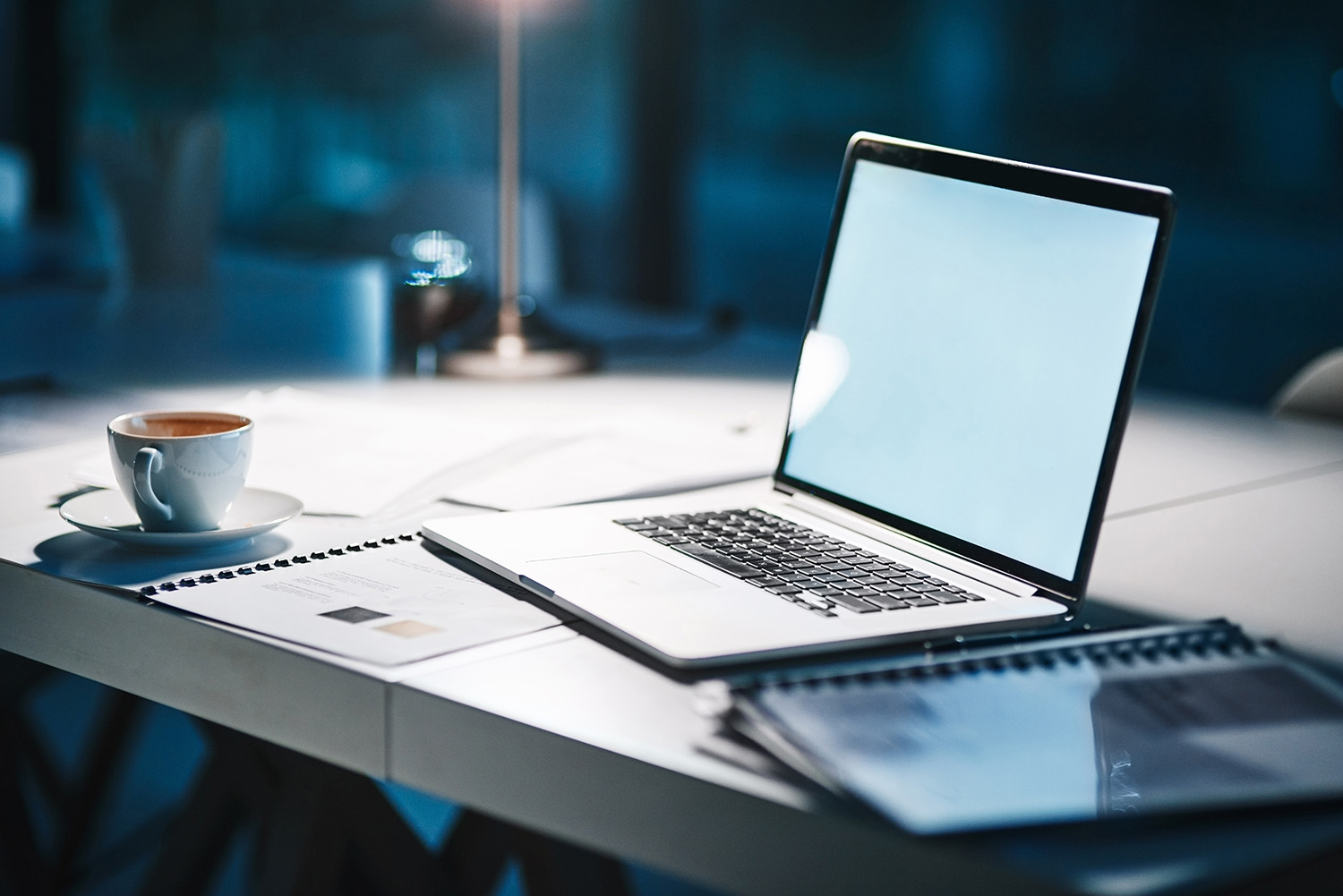 Hemsida i Wordpress - Dator på ett skrivbord